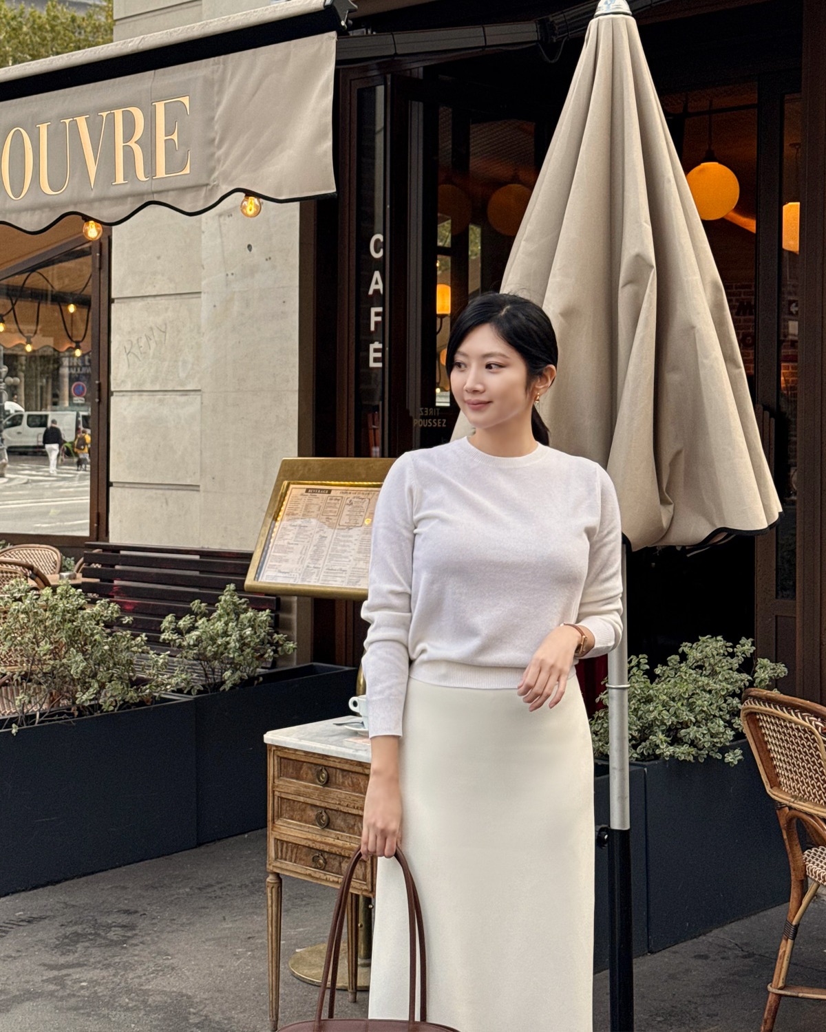 Mùa đông thích mặc chân váy suông, chị em sắm ngay 4 kiểu áo này để phối cùng là đẹp chuẩn chỉnh, tôn dáng khỏi nghĩ - 5