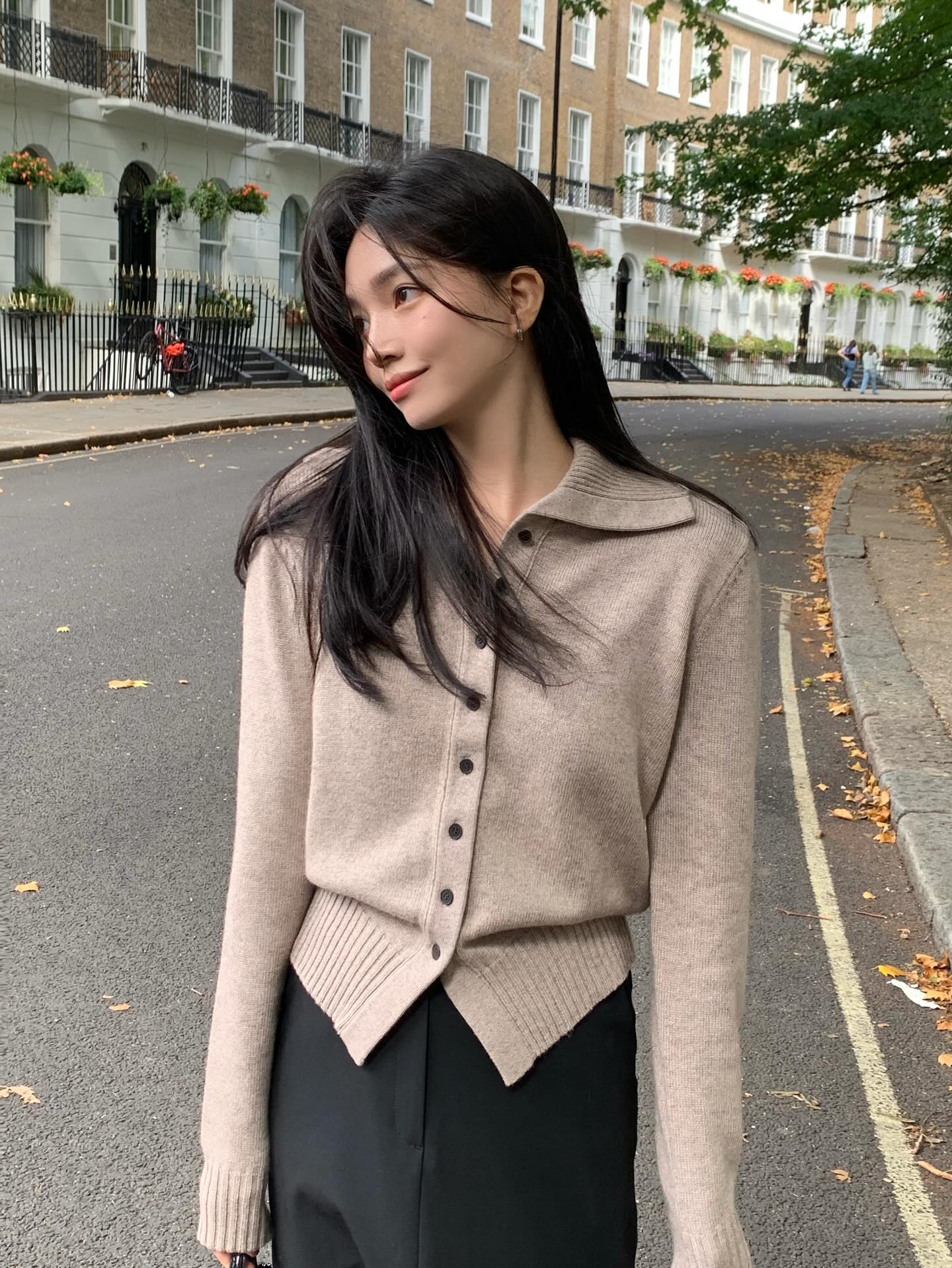 Gái Hàn mặc đơn giản mà vẫn "chanh sả" như dát đồ hiệu, thì ra là nhờ có 5 món đồ này - 5