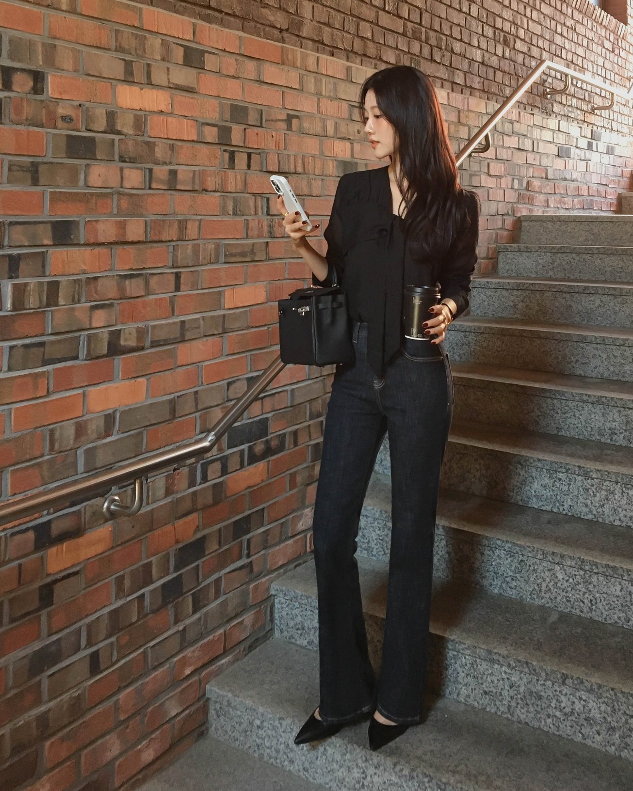 Tủ đồ ít không sao, chị em có 5 kiểu giày này là "gánh" mọi outfit, đi làm hay đi chơi kiểu gì cũng hợp - 5