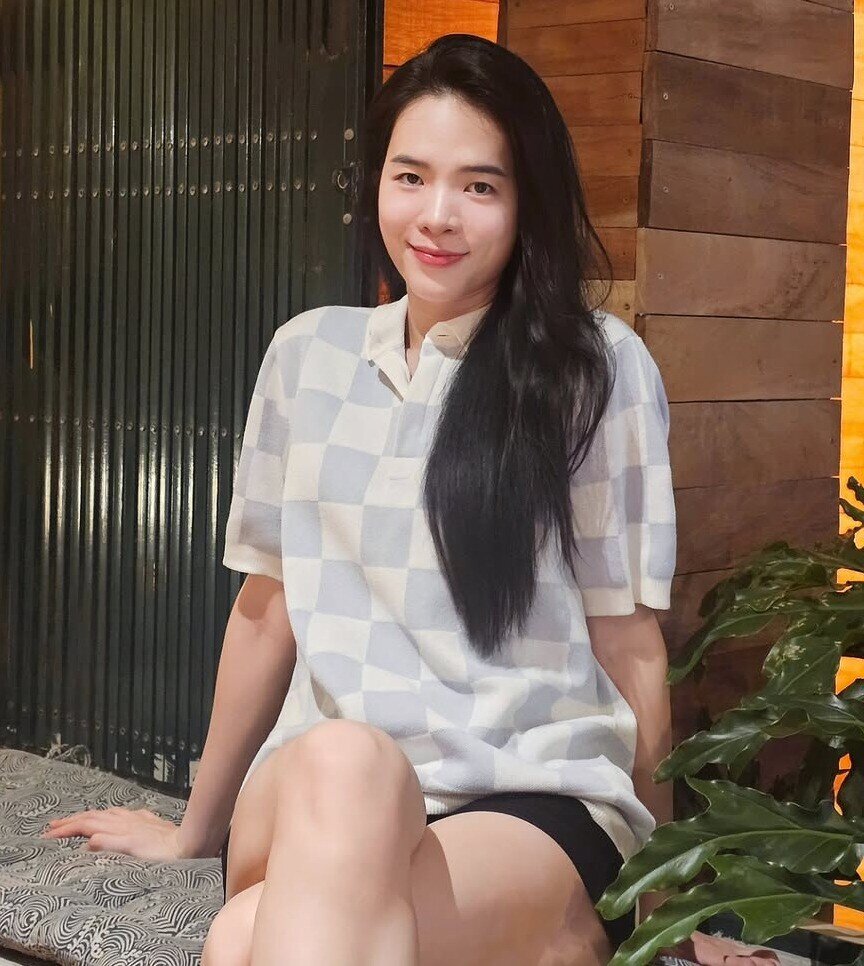 &#34;Hoa khôi bóng chuyền&#34; cầm cờ cho đoàn Việt Nam tại SEA Games 33: Cao 1m80, ngỡ ngàng nhan sắc đời thường - 9