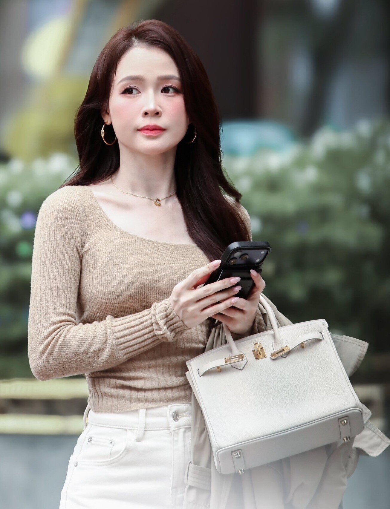 Hot girl Việt 30 tuổi đã có 50 tỷ, nhìn &#34;gia tài&#34; túi hiệu khiến nhiều người &#34;loá mắt&#34; - 3