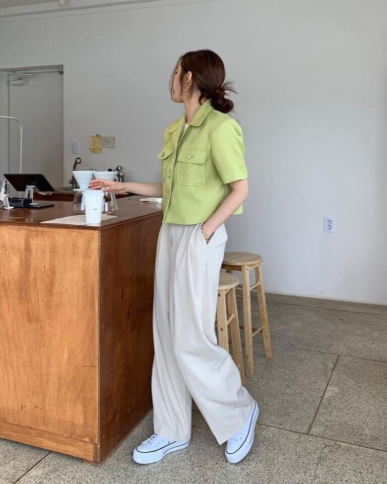 Áo màu nổi mà mix khéo thì sang cực: 4 kiểu quần xịn sò giúp bạn mặc đẹp mà không bị chê "sến" - 12