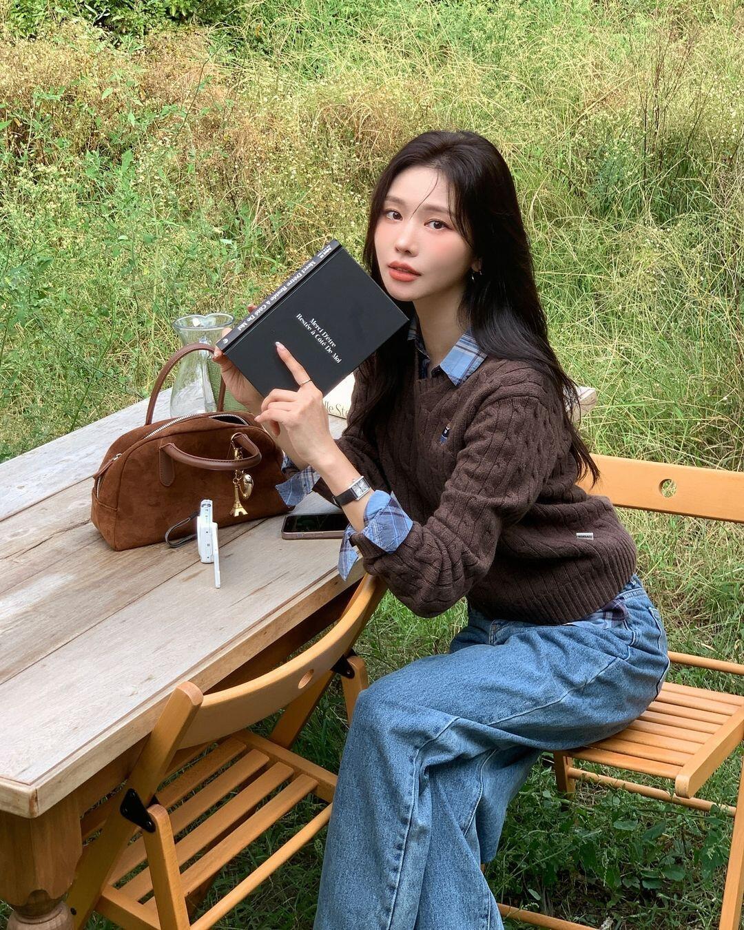 Sơ mi và áo len "cực hợp" mùa lạnh, 4 kiểu này khiến mọi cô gái đều mê mẩn mà chẳng cần nghĩ nhiều - 6