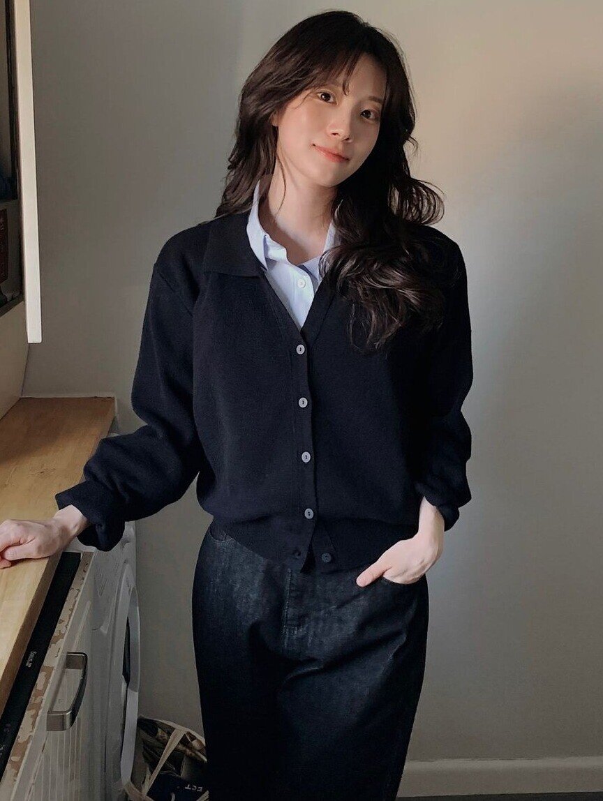 Sơ mi và áo len &#34;cực hợp&#34; mùa lạnh, 4 kiểu này khiến mọi cô gái đều mê mẩn mà chẳng cần nghĩ nhiều - 9