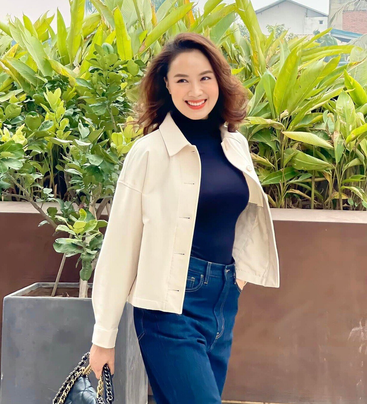 Nữ diễn viên U45 vẫn là mỹ nhân đẹp nhất nhì VTV, style đời thường như gái 20 nhờ chuộng 4 kiểu áo  - 8