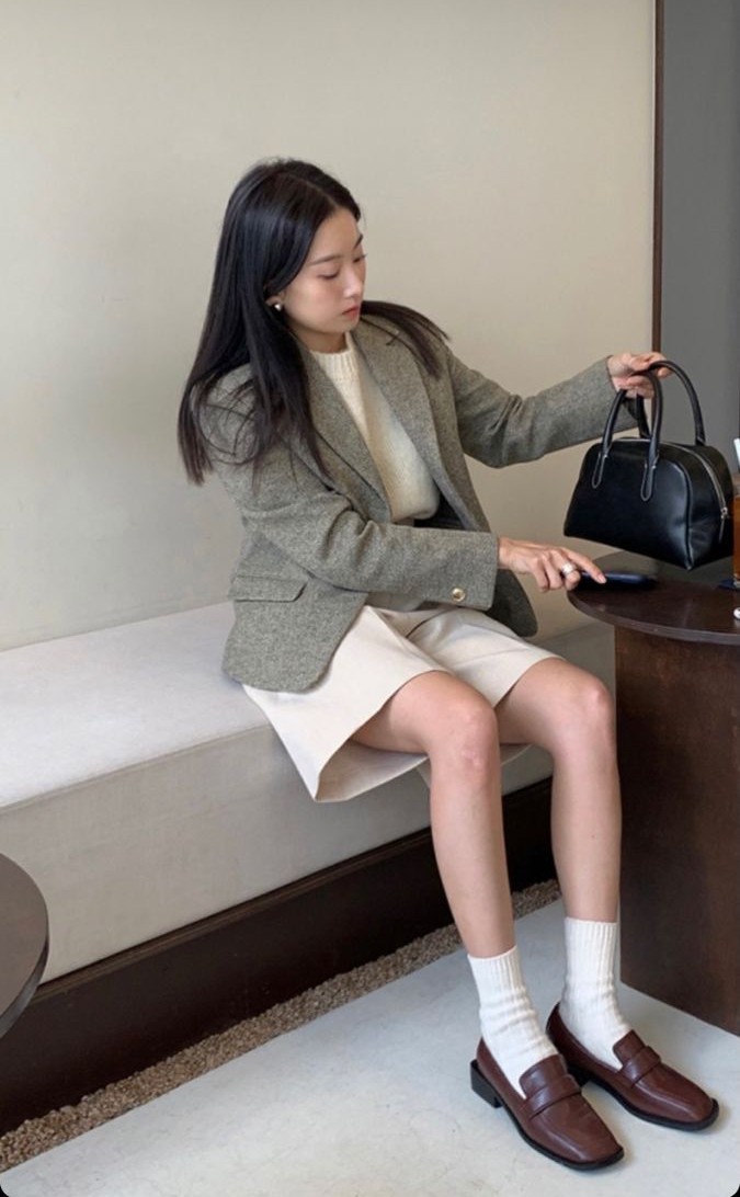 Không biết mang giày gì để hợp mùa đông, cứ nhìn tủ đồ của phụ nữ Pháp là hiểu: Toàn kiểu đơn giản mà sang chảnh &#34;đỉnh chóp&#34; - 7