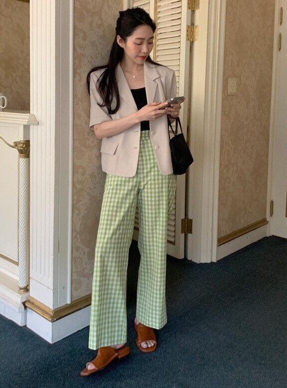 Đừng mãi mặc áo thun + quần jeans &#34;chán ngắt&#34;, thêm 4 công thức này vào khi đi làm: Vừa thanh lịch vừa &#34;nâng gu&#34; thấy rõ! - 7