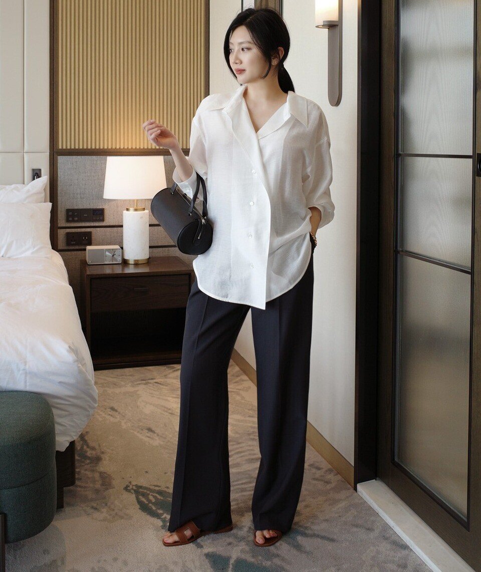Đừng mãi mặc áo thun + quần jeans &#34;chán ngắt&#34;, thêm 4 công thức này vào khi đi làm: Vừa thanh lịch vừa &#34;nâng gu&#34; thấy rõ! - 10