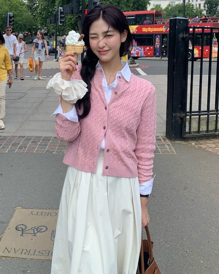 Sơ mi và áo len &#34;cực hợp&#34; mùa lạnh, 4 kiểu này khiến mọi cô gái đều mê mẩn mà chẳng cần nghĩ nhiều - 8