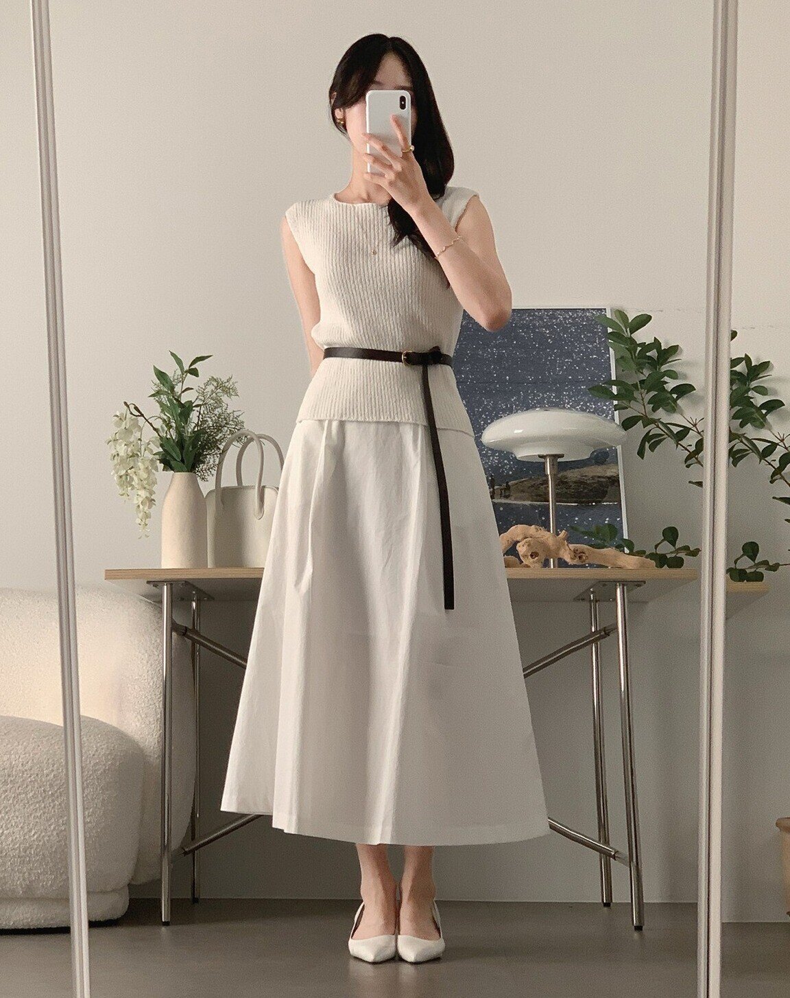 Áo thun trắng sắp bị "soán ngôi", kiểu áo này mới là "chân ái" quanh năm của chị em, càng diện càng trẻ sang - 10