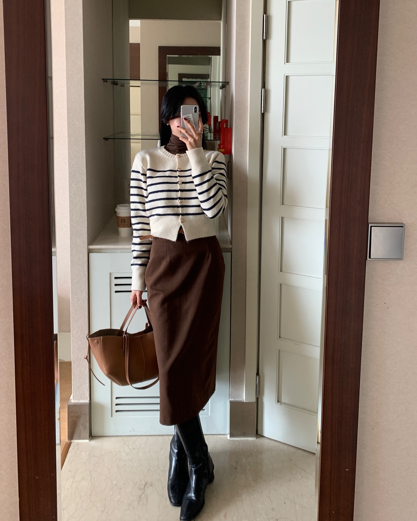 Sọc kẻ bất ngờ được săn đón vào mùa thu, nàng muốn mặc đẹp nhất định phải có 3 món này trong tủ quần áo - 8