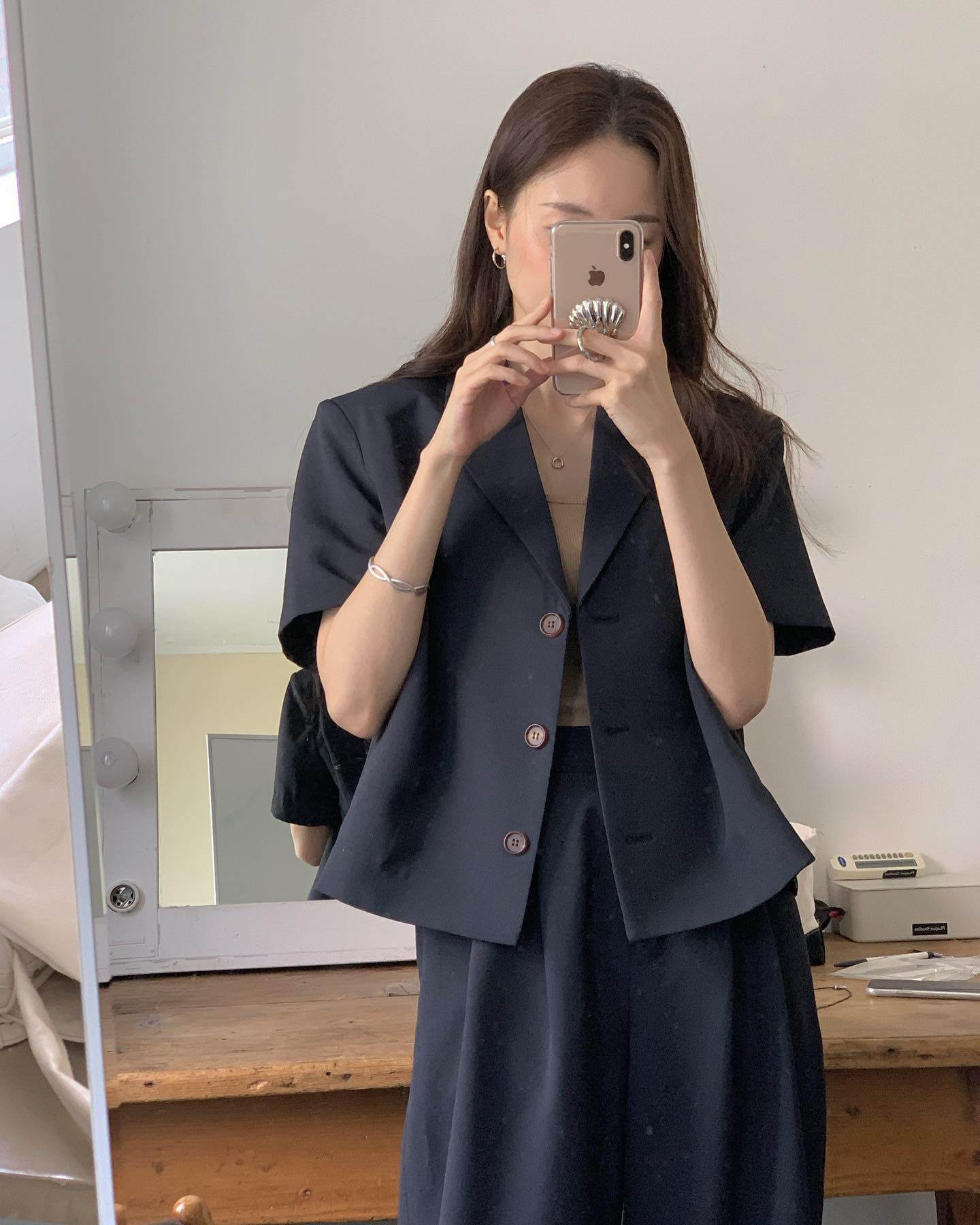 Đừng mãi mặc áo thun + quần jeans &#34;chán ngắt&#34;, thêm 4 công thức này vào khi đi làm: Vừa thanh lịch vừa &#34;nâng gu&#34; thấy rõ! - 8