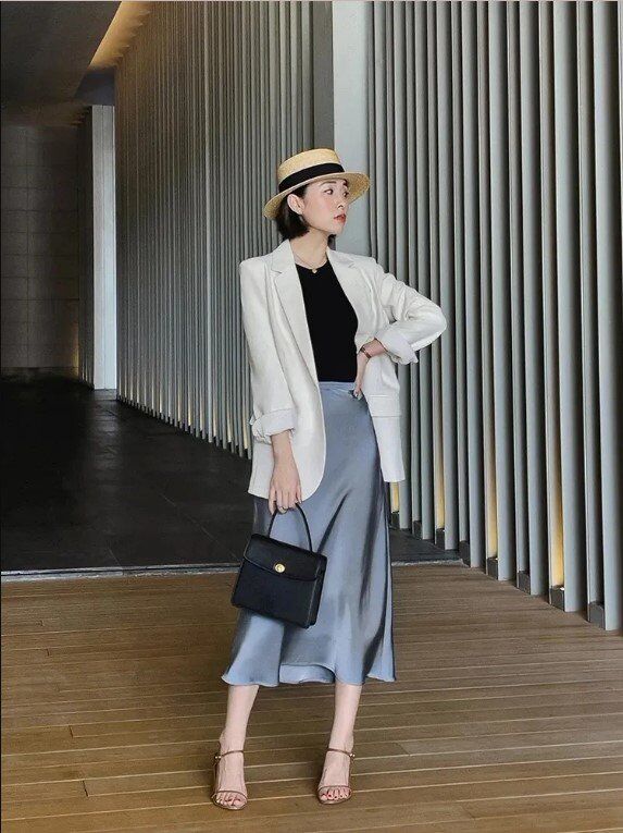 Phụ nữ Pháp mặc đơn giản vẫn cuốn hút nhờ chân váy lụa: 5 kiểu phối này là "chân ái" đẹp bất bại - 6