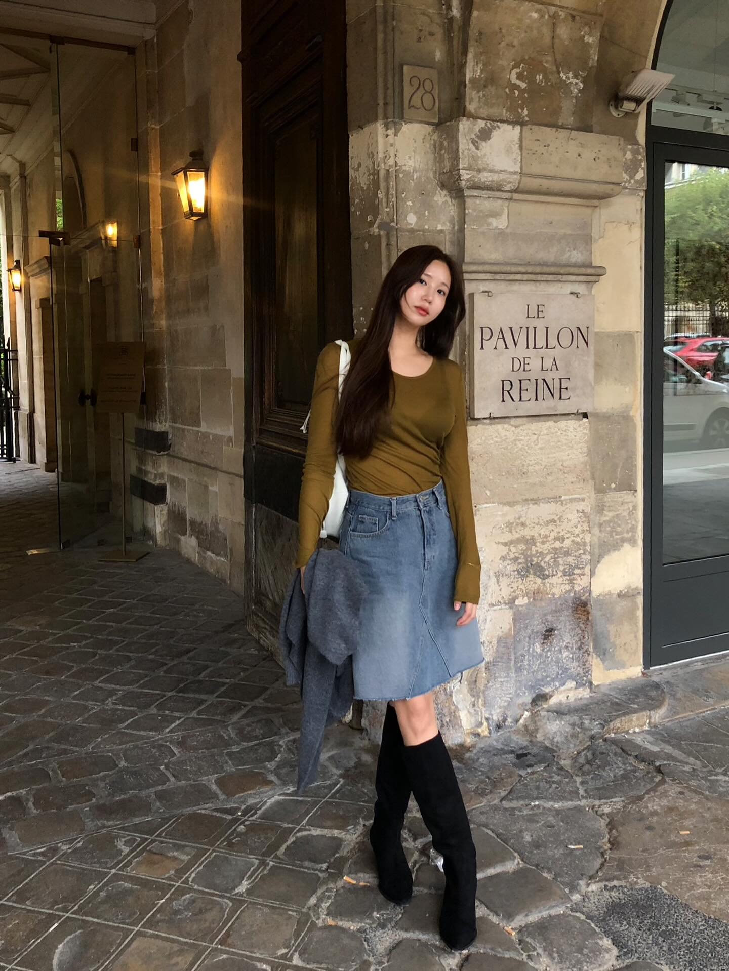 Dân công sở mùa lạnh đừng nghĩ nhiều: 5 món này "cân" tất cả, mặc lên auto sang - 8