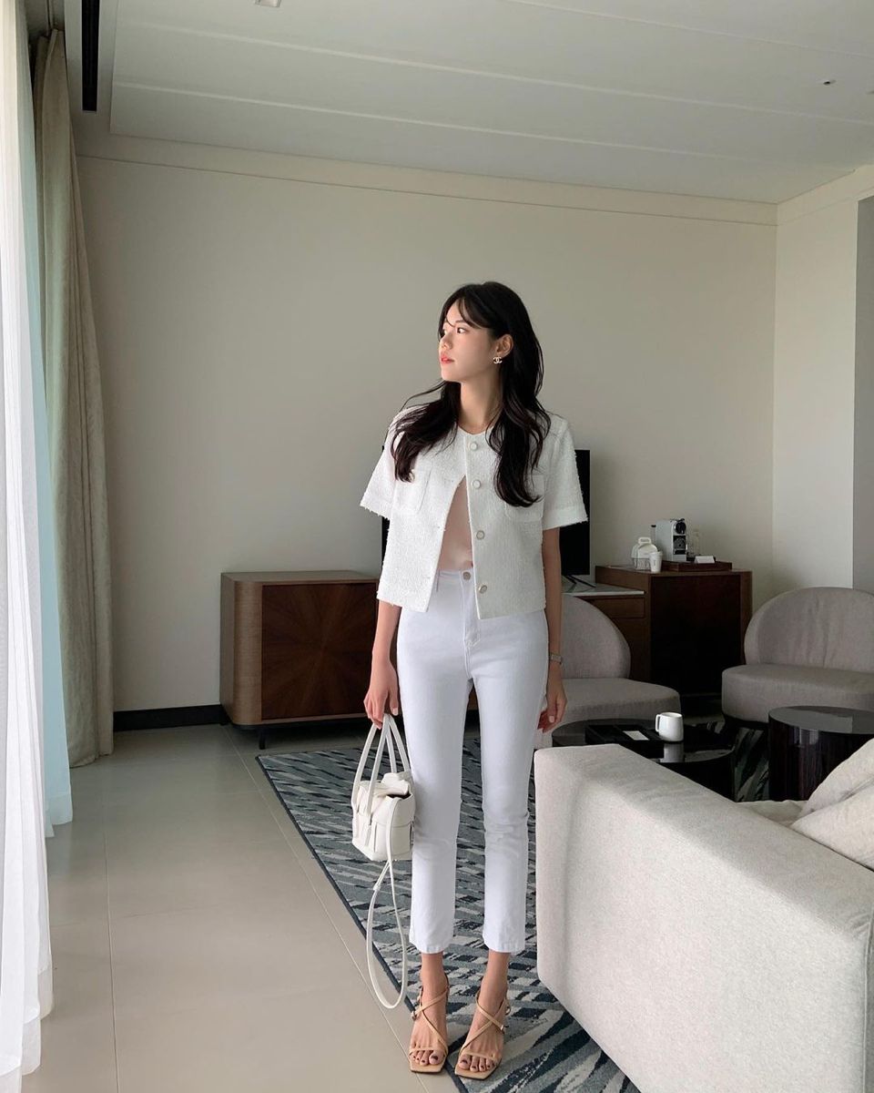 Phụ nữ trên 40 đừng bỏ qua 4 mẫu áo khoác này: Mặc lên thanh lịch, khí chất tăng bội phần - 8