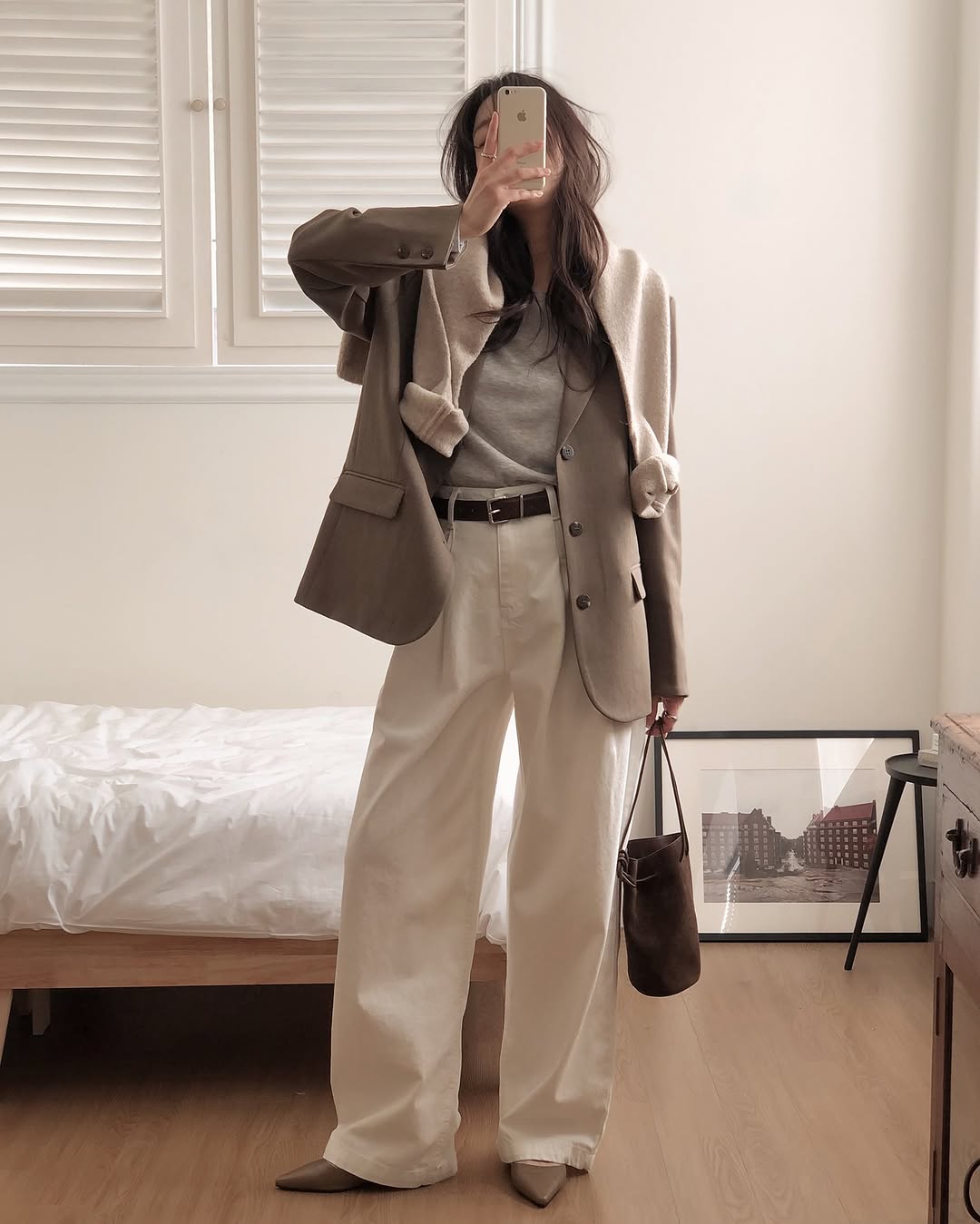 Phụ nữ U35 chuộng 5 kiểu áo này nhất khi trời lạnh, diện vào vừa tôn dáng lại giữ ấm cực tốt - 7