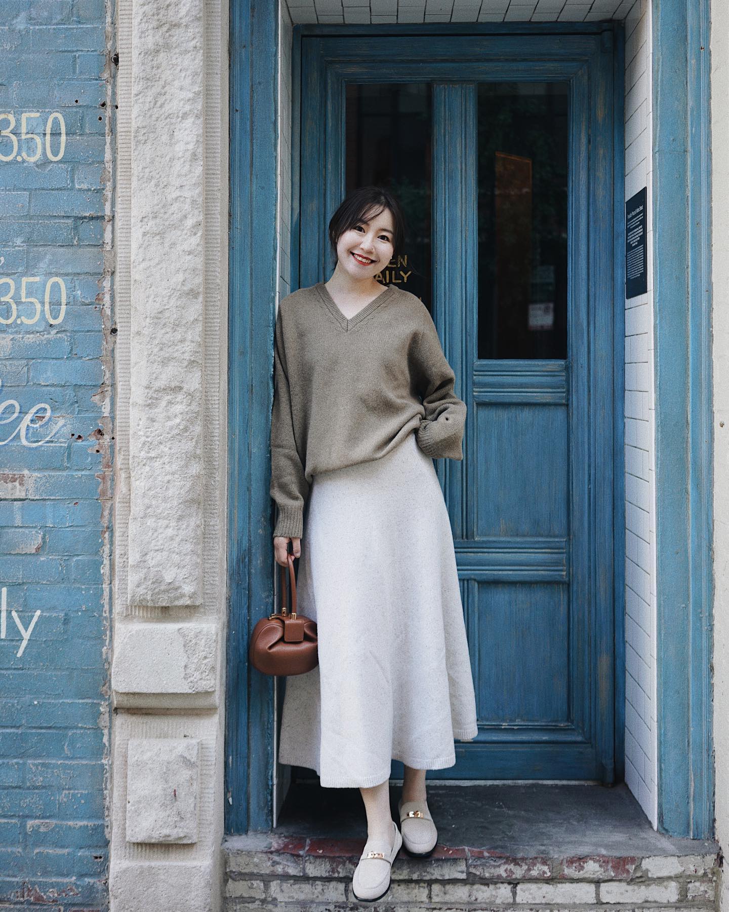 Mùa đông thích mặc chân váy suông, chị em sắm ngay 4 kiểu áo này để phối cùng là đẹp chuẩn chỉnh, tôn dáng khỏi nghĩ - 8