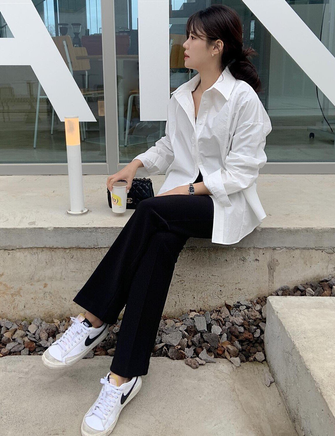 Đừng mãi mặc áo thun + quần jeans &#34;chán ngắt&#34;, thêm 4 công thức này vào khi đi làm: Vừa thanh lịch vừa &#34;nâng gu&#34; thấy rõ! - 12