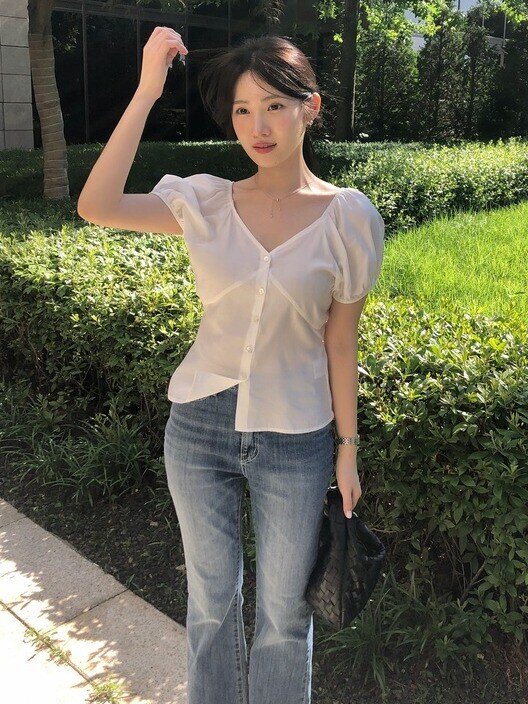 Cất hết sơ mi trắng đi, kiểu áo này mới thực sự là &#34;ngôi sao&#34; của dân công sở năm nay - 4