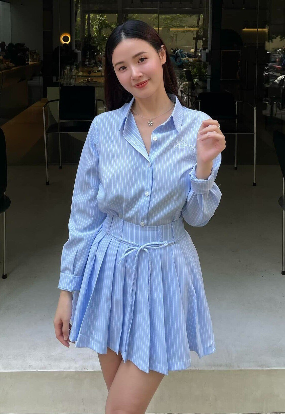 &#34;Đọ&#34; nhan sắc của 3 mỹ nhân Việt trên giảng đường: Midu nhìn như nữ sinh, diện mạo Hoa hậu Ngân Anh gây ngỡ ngàng - 5