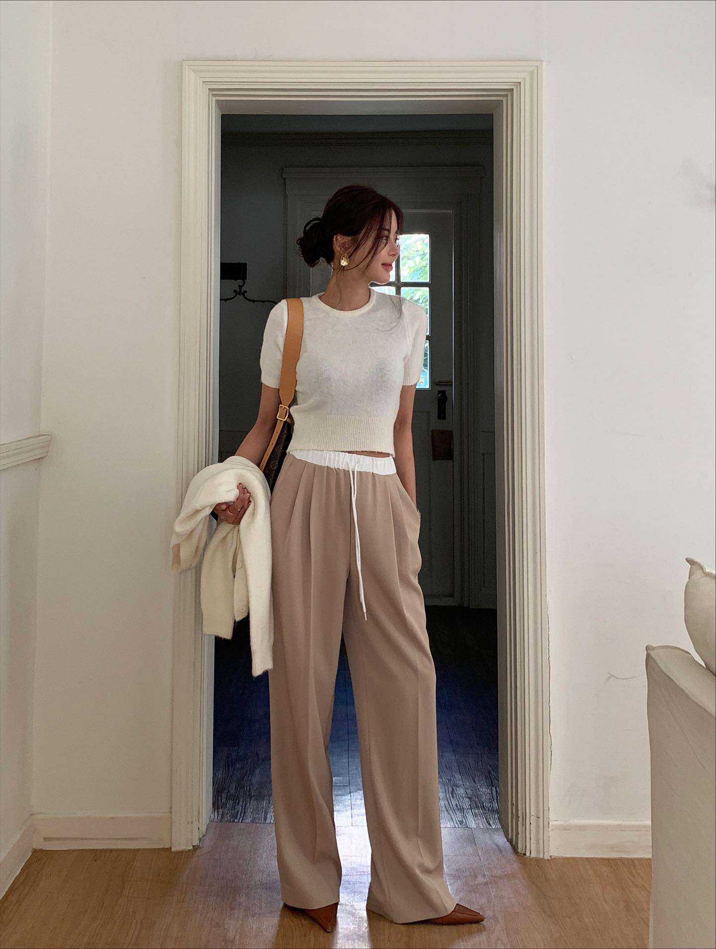 Mùa đông mặc gì cho đẹp? 4 mẫu quần ống rộng trendy, dễ phối mọi outfit mà ai cũng nên có trong tủ đồ - 9