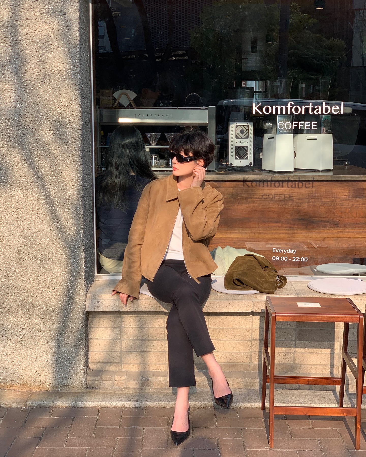 Phụ nữ U40 mùa đông nhất định phải có 4 kiểu giày này để mặc gì cũng sang, vừa tôn dáng lại nâng tầm phong cách - 9