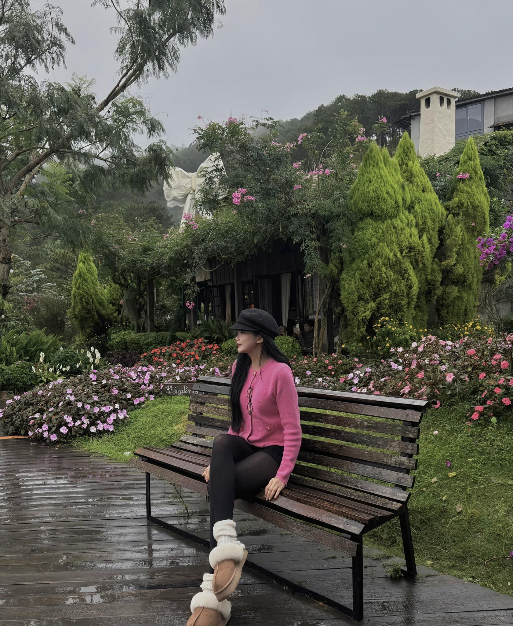 Em gái kín tiếng của Phan Như Thảo có đôi chân dài như người mẫu, ăn mặc sành điệu hơn cả chị - 9