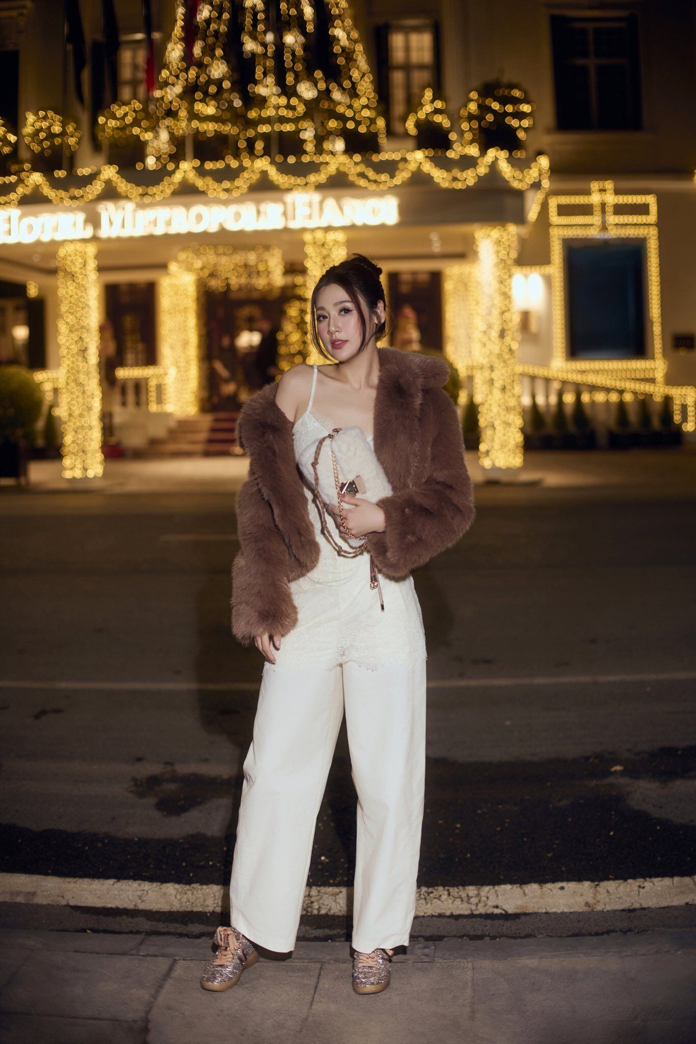 Á hậu Việt Nam sinh 2 con vẫn đẹp khó tin, thay đổi một điểm đến vợ NSND Công Lý cũng phải khen - 6