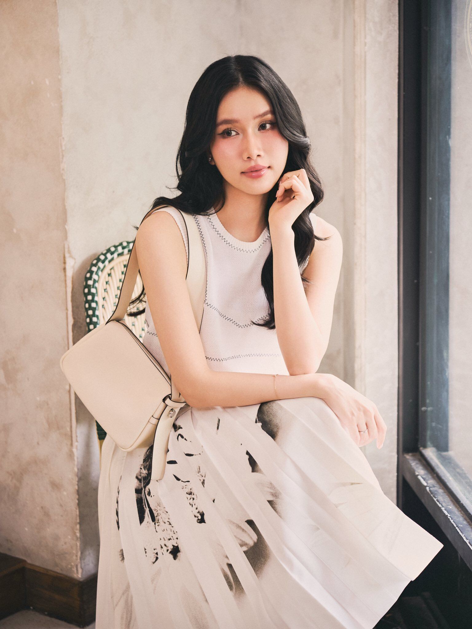 "Đọ" nhan sắc của 3 mỹ nhân Việt trên giảng đường: Midu nhìn như nữ sinh, diện mạo Hoa hậu Ngân Anh gây ngỡ ngàng - 9