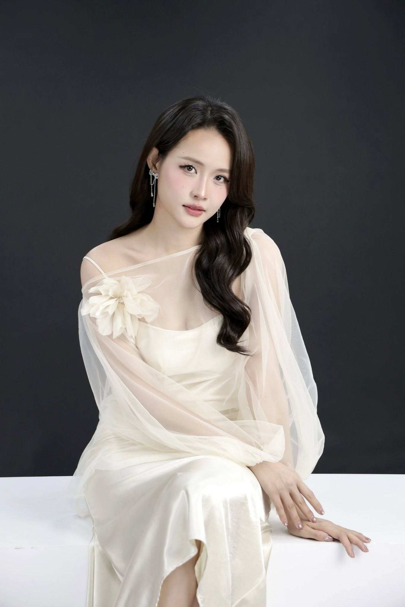 Á hậu chân dài 1m2 từng "gây sốt" khi đứng cạnh Ngọc Trinh, sinh 2 con cho "hồng hài nhi" dáng nuột nà thấy mê - 10