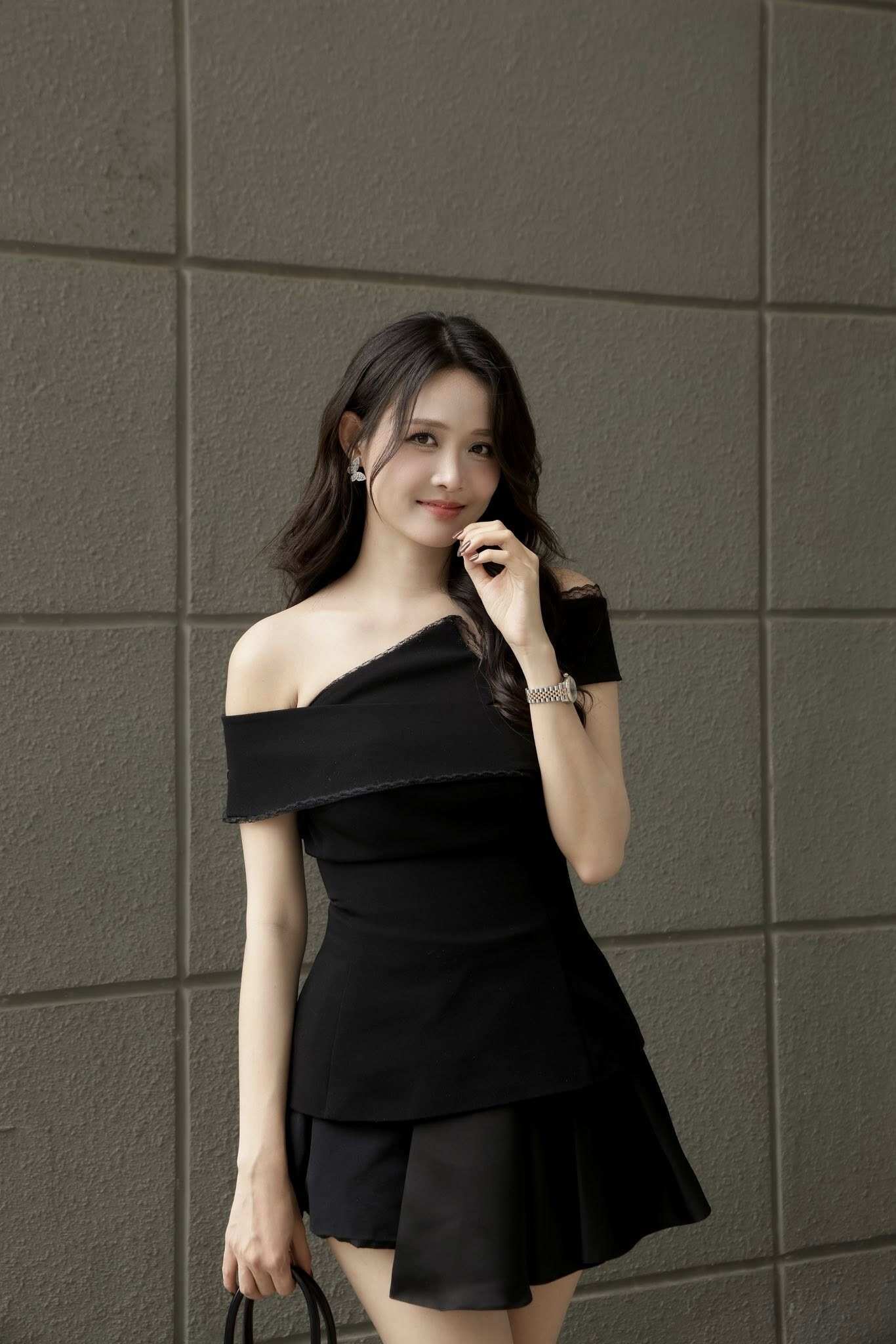 Á hậu chân dài 1m2 từng "gây sốt" khi đứng cạnh Ngọc Trinh, sinh 2 con cho "hồng hài nhi" dáng nuột nà thấy mê - 8