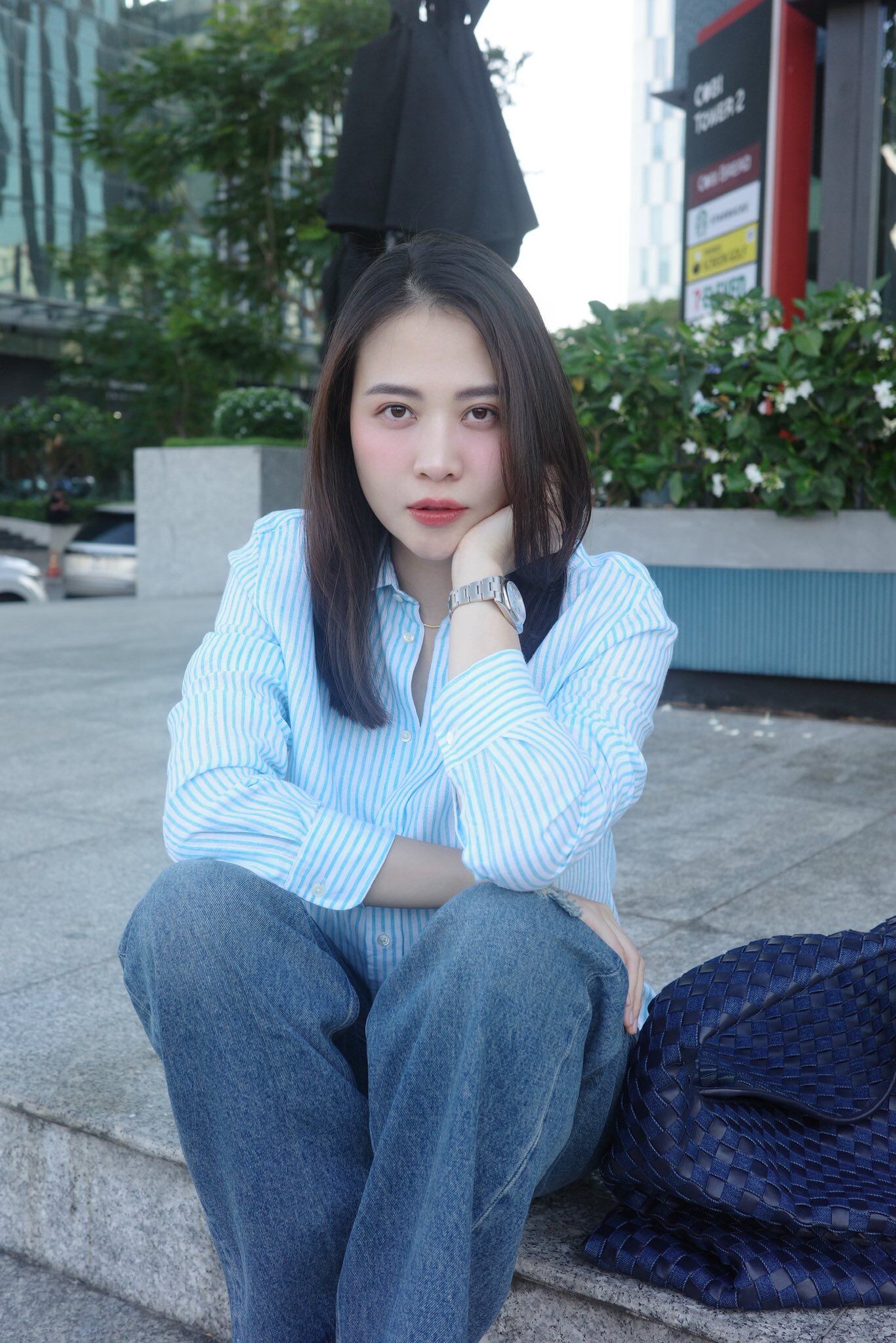 Ở biệt thự bề thế, lái siêu xe trăm tỷ, vợ Cường Đô La khéo mặc kiểu áo tưởng đơn giản mà lại &#34;chanh sả&#34; chuẩn phu nhân hào môn  - 5