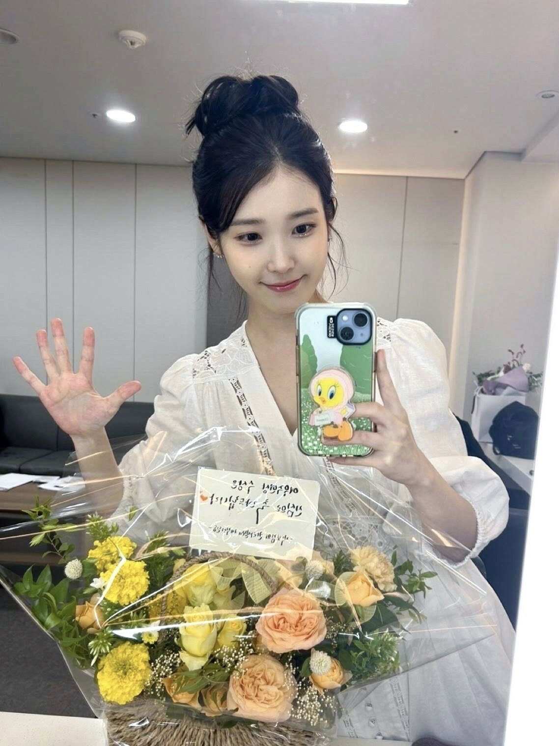 Không chỉ sở hữu gương măt nhỏ xíu, "em gái quốc dân" còn khiến dân tình mê mẩn vì 5 kiểu tóc "gánh" visual đỉnh chóp  - 2