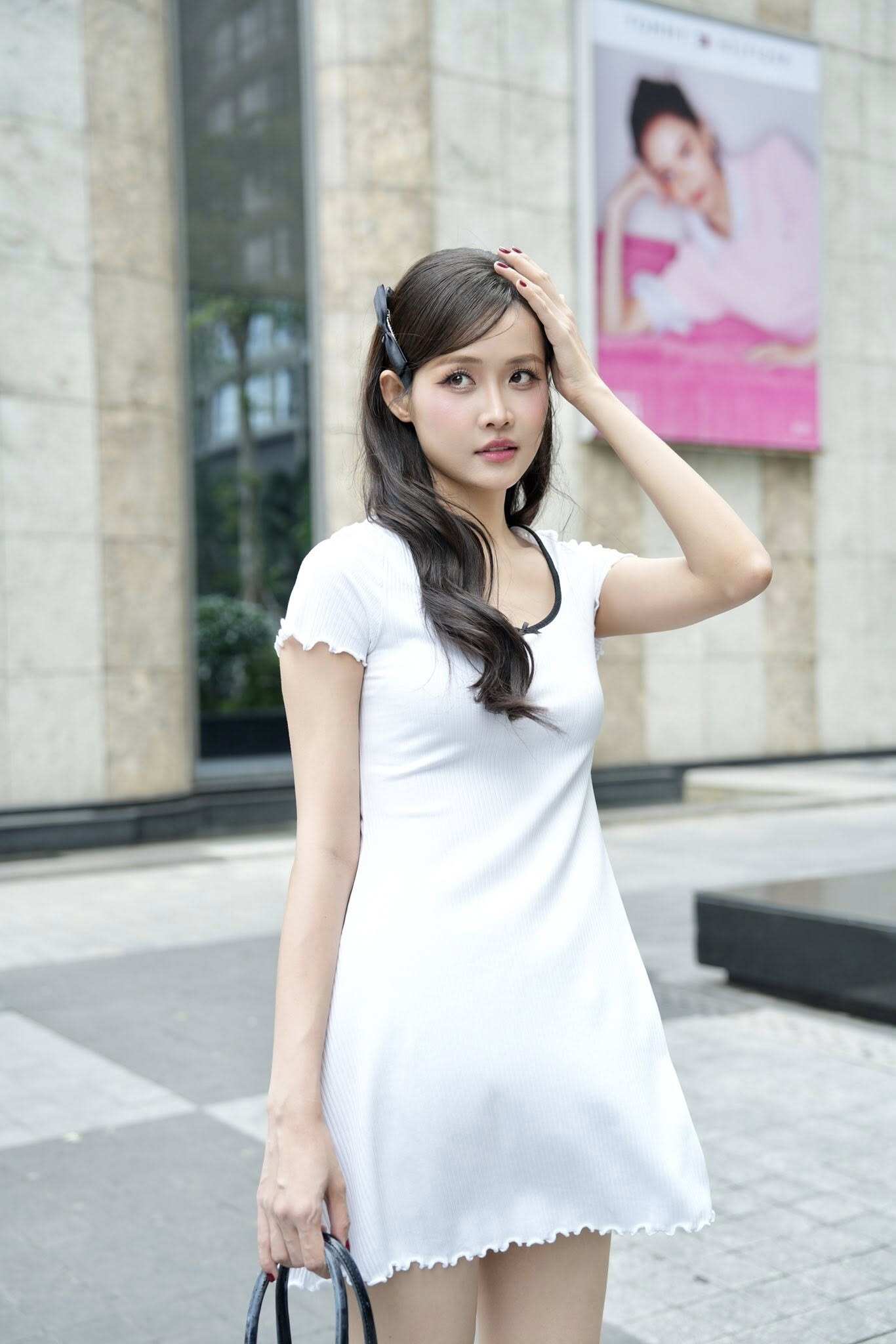 Á hậu chân dài 1m2 từng "gây sốt" khi đứng cạnh Ngọc Trinh, sinh 2 con cho "hồng hài nhi" dáng nuột nà thấy mê - 7