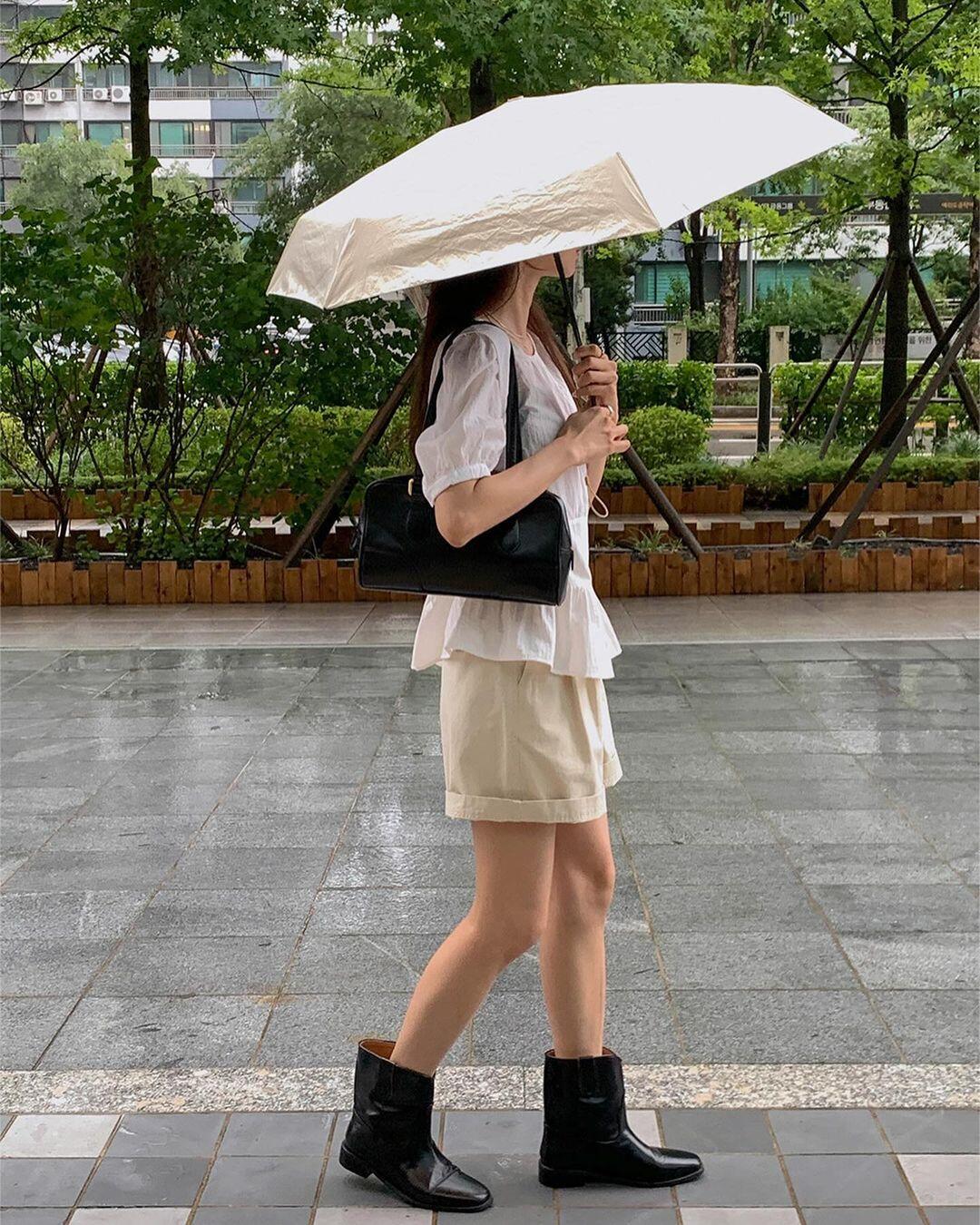 4 món đồ nên tránh mặc đi làm ngày mưa, vừa lộ khuyết điểm lại còn kém duyên với đồng nghiệp - 15
