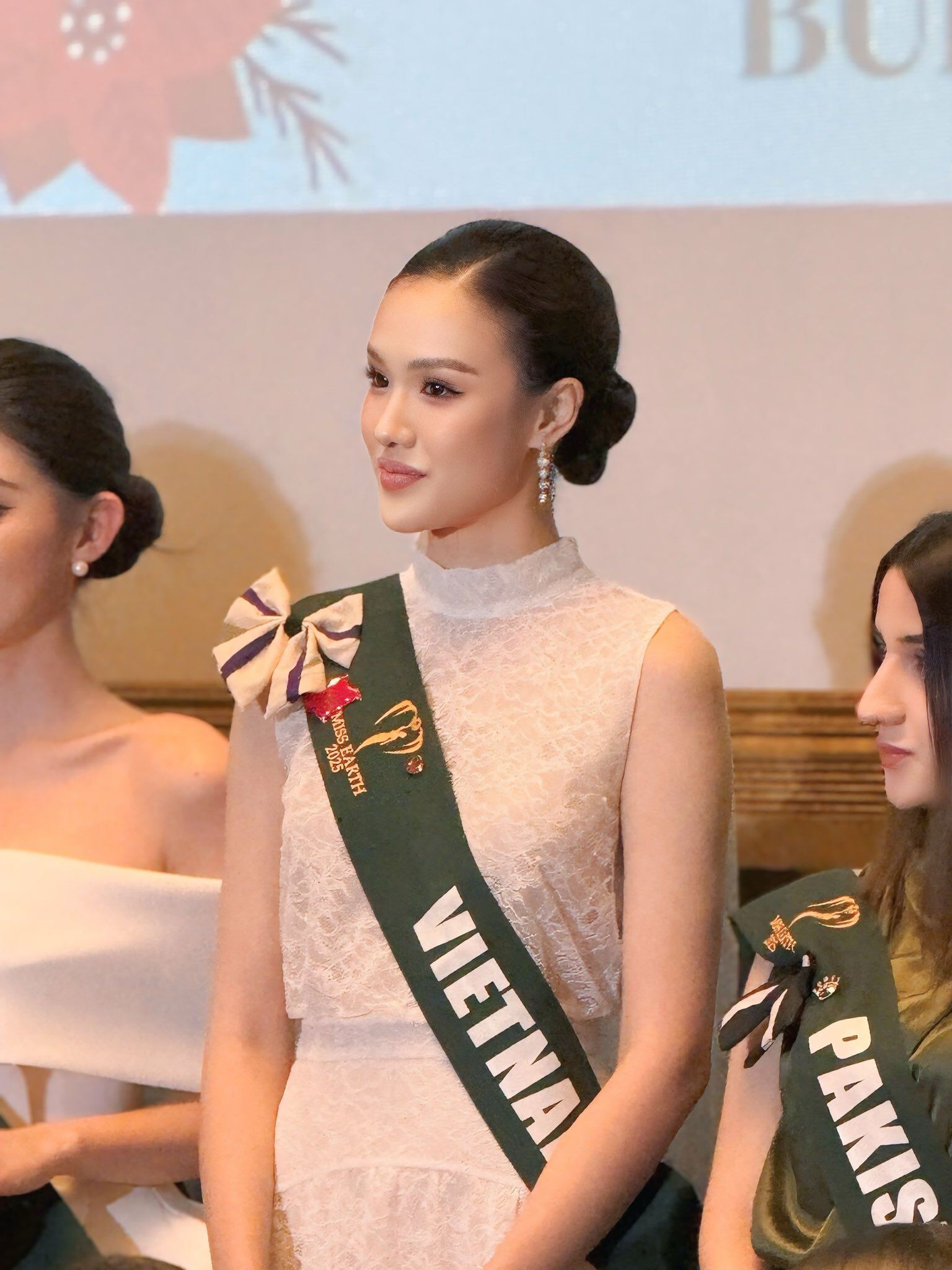 Mỹ nhân Việt vừa đạt Á hậu 2 Miss Earth: Từng &#34;bại trận&#34; trước Hoa hậu Quế Anh, ảnh mặt mộc khiến nhiều người ngỡ ngàng - 10