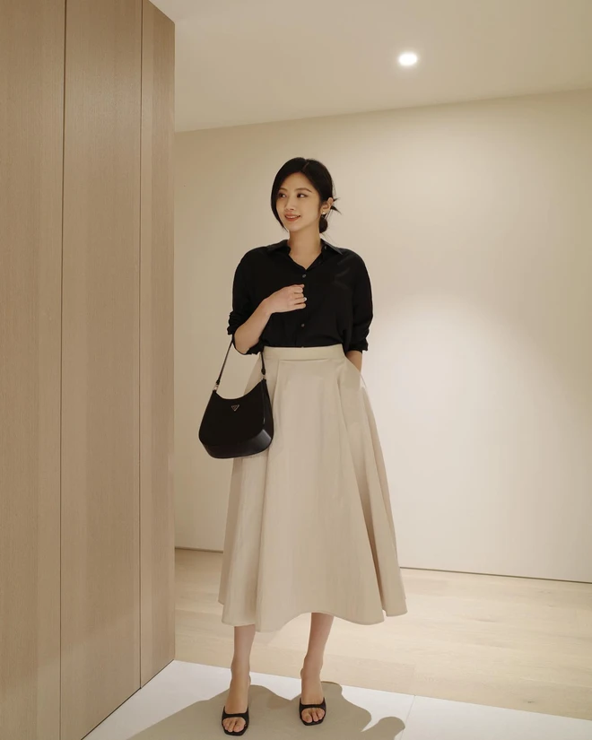 Chân váy siêu tôn dáng khi phối cùng áo sơ mi: 4 "cặp bài trùng" này đảm bảo thanh lịch, cuốn hút khỏi bàn - 5