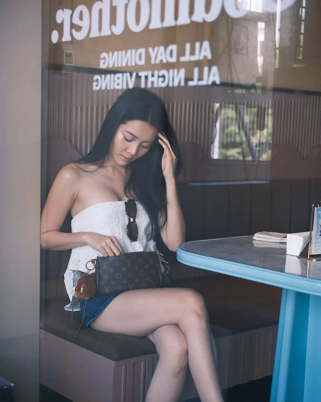 &#34;Tiểu tam&#34; màn ảnh Việt giảm 25kg trong 4 tháng, mẹ 1 con chăm mặt cắt xẻ khoe dáng &#34;mê chữ ê kéo dài&#34; - 6