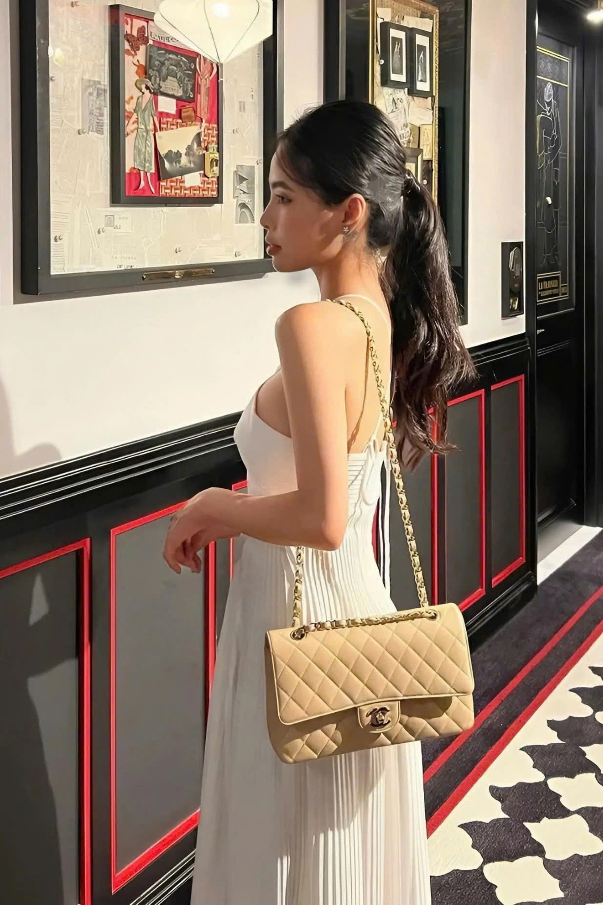 Mỹ nhân Việt lấy thiếu gia ở căn hộ 20 tỷ, có tủ đồ hiệu "đắt xắt ra miếng" nhưng quý đúng chiếc túi 5 triệu đồng - 3