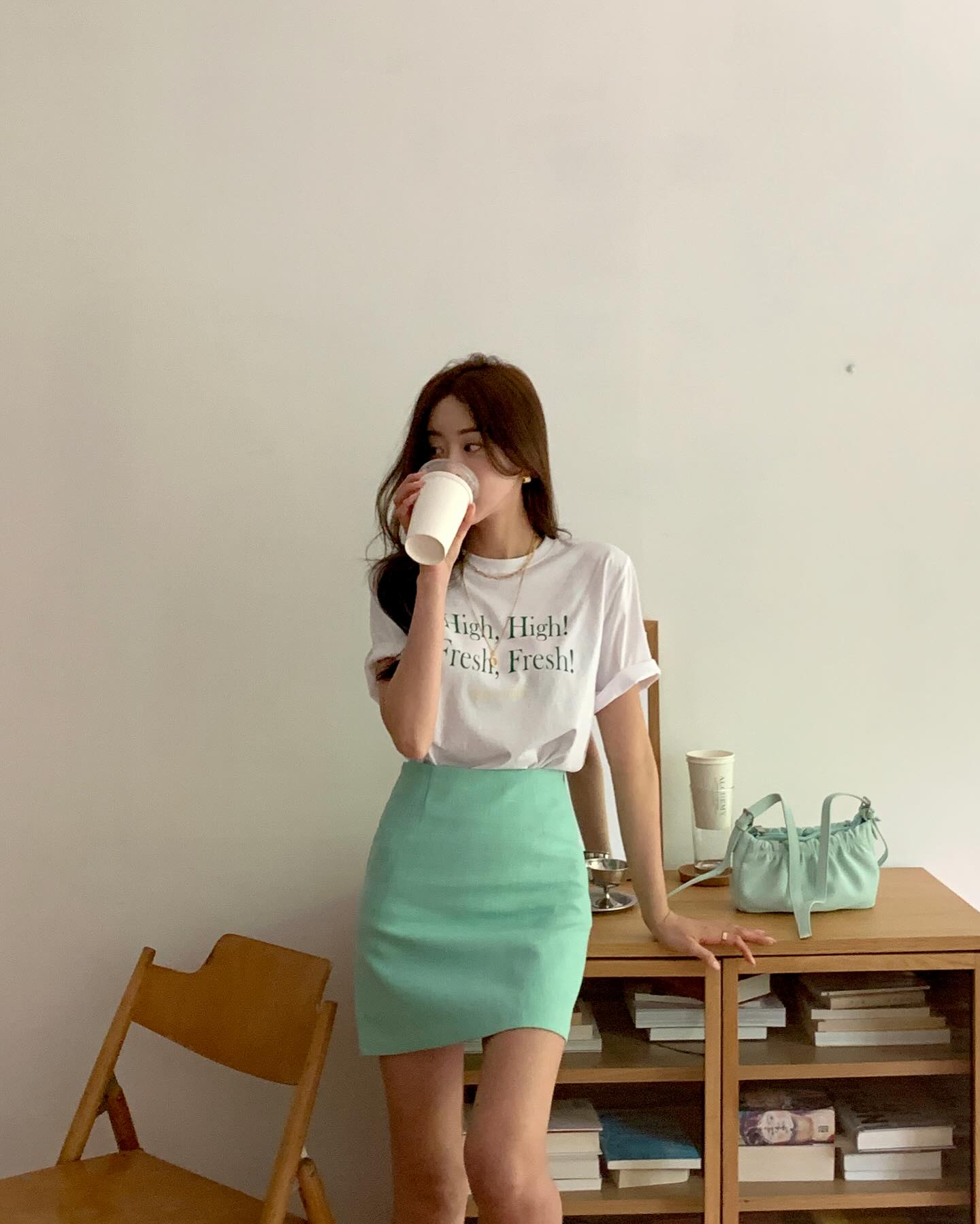 Muốn mặc đẹp mà không cần dáng chuẩn, cứ chọn 4 item ôm khéo này là chuẩn bài - 6
