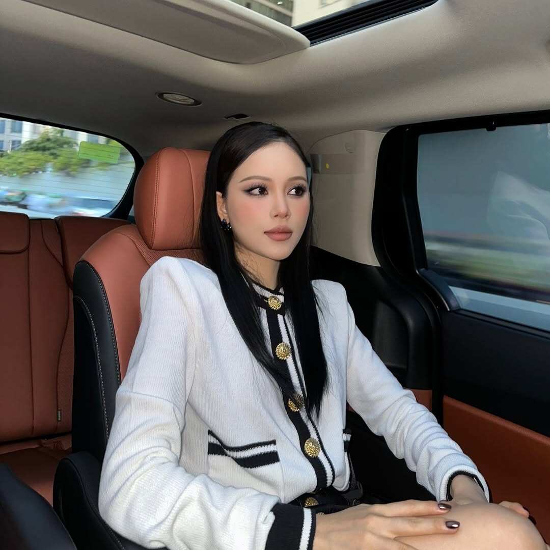 Gu ăn mặc &#34;giàu ngầm&#34; của hai con dâu nhà tỷ phú Johnathan Hạnh Nguyễn - 18