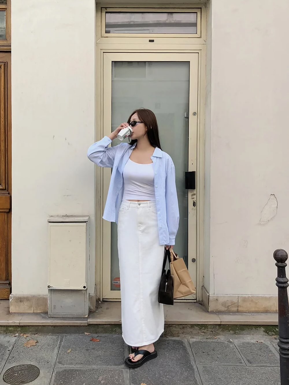 Chân váy siêu tôn dáng khi phối cùng áo sơ mi: 4 "cặp bài trùng" này đảm bảo thanh lịch, cuốn hút khỏi bàn - 13