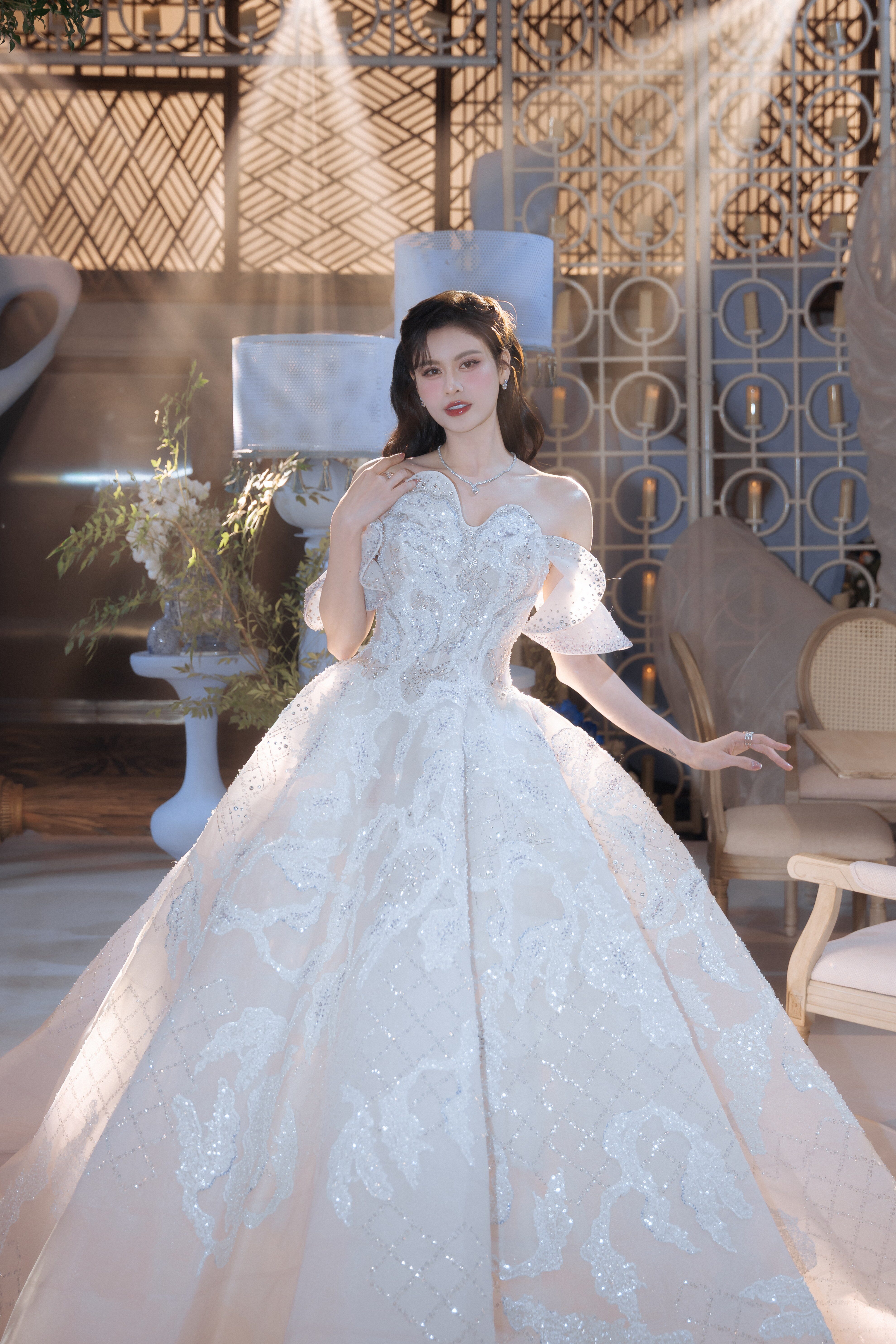 Mỹ nhân 41 tuổi vẫn đẹp mê mẩn khiến cõi mạng "náo loạn", đến Thúy Ngân cũng phải nhường spotlight  - 9