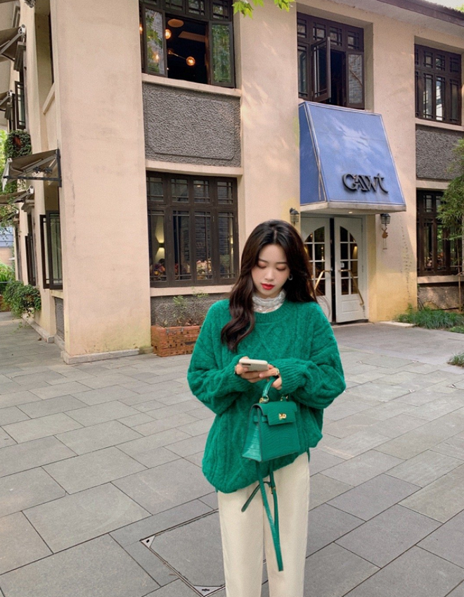 Áo len là item được săn lùng mỗi mùa đông, có 5 kiểu này trong tủ là tha hồ phối đẹp, mặc ngày nào cũng chuẩn - 15