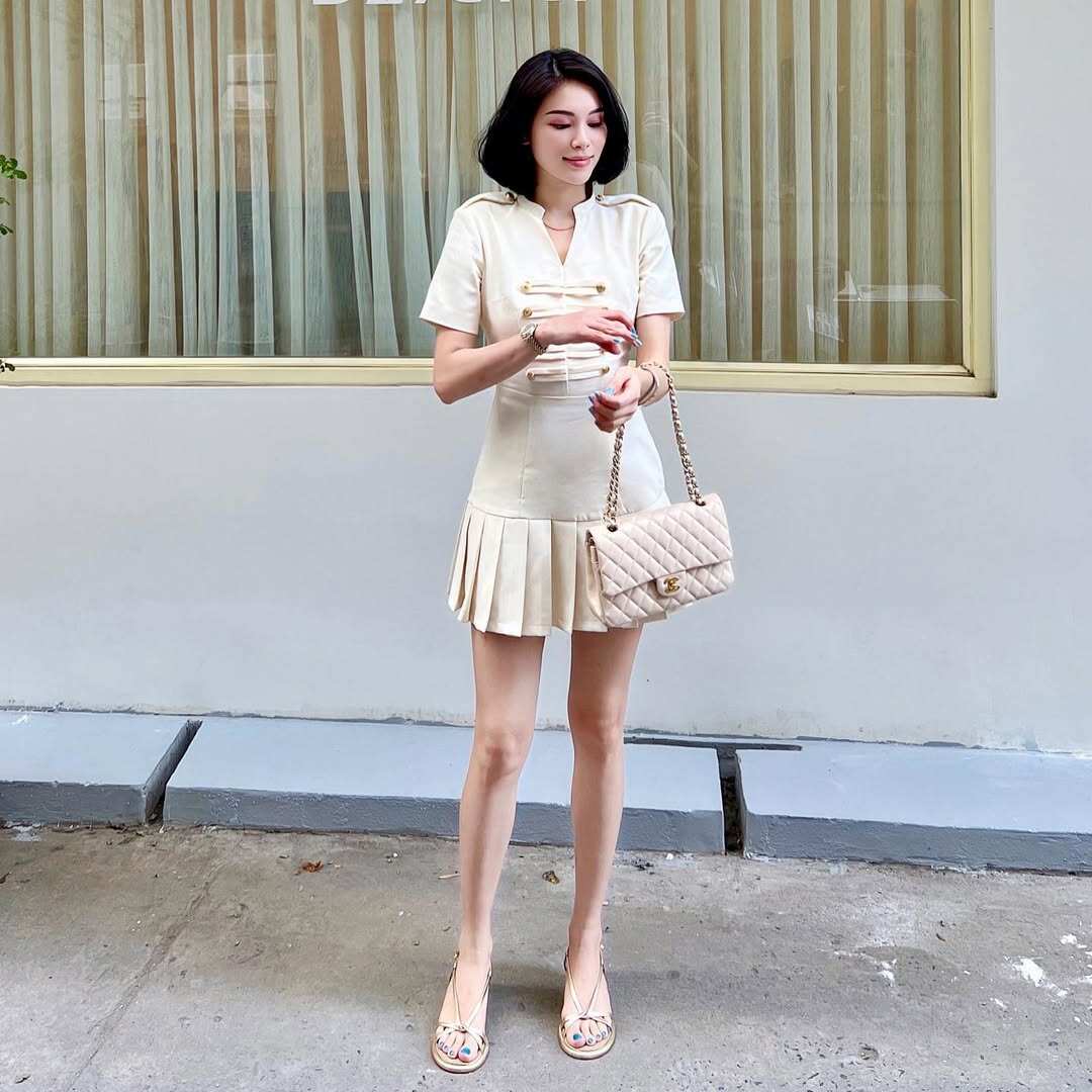 Gu ăn mặc &#34;giàu ngầm&#34; của hai con dâu nhà tỷ phú Johnathan Hạnh Nguyễn - 16